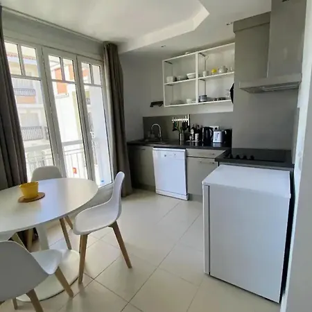 Cocoon 45 M With Balcony Near The 아르카숑