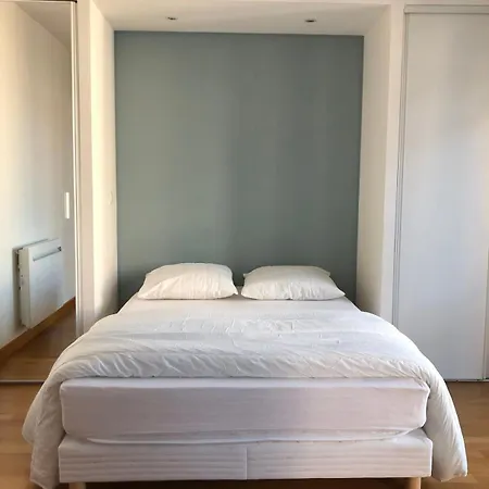 Cocoon 45 M With Balcony Near The *