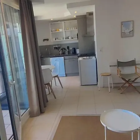 Cocoon 45 M With Balcony Near The * 阿卡雄